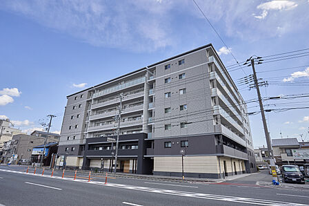 三方接道の敷地となっています。