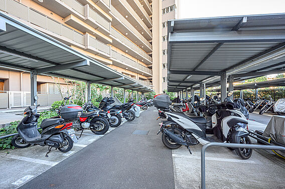 バイク置場　月...