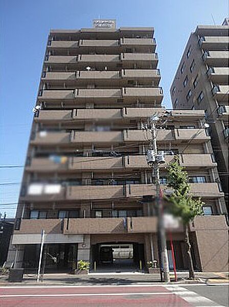 建物外観を南西側から撮影(眺望は永続的に保証されるものではございません)