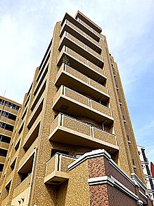 外観：総戸数63戸のマンションです。