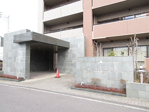 ベビーカーや車...