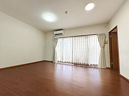 フローレンス木太6区グランドアーク 4LDKのリビング/ダイニング