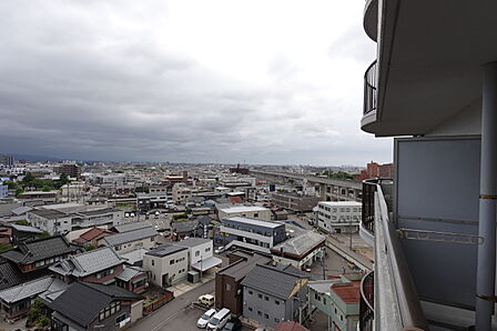 バルコニーから南西側の眺望(眺望、周辺環境は永続的に保証されるものではありません)