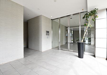 エントランス建物内(オートロックシステム採用)