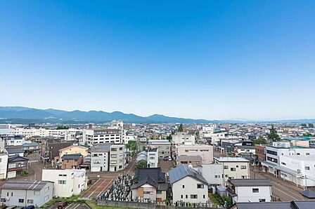 南側バルコニーからの南側の眺望（眺望は永続的に保証されるものではありません）