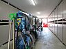 その他：共用部1階に設置された「タイヤ置場」（月額180円） 細則有り