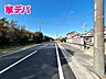 外観：前面10ｍ幅の道路に面しており、通行や駐車の際に余裕がある広さです。運転が苦手な方でもラクラク！  