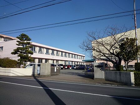 入野小学校（850m）