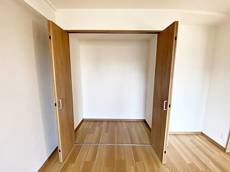 クローゼット付きでいつもお部屋はスッキリ！全居室にある収納スペースは住みやすさへのこだわりです。 