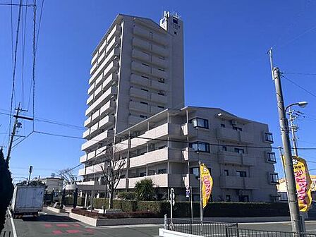 小・中学校が徒歩圏内の安心立地。全居室収納付き「3LDK」。幅広い使い方ができる和室完備。角部屋で採光、通風ともに良好。買い物施設が徒歩圏内で生活便利。バス停「与進小学校」まで徒歩2分。