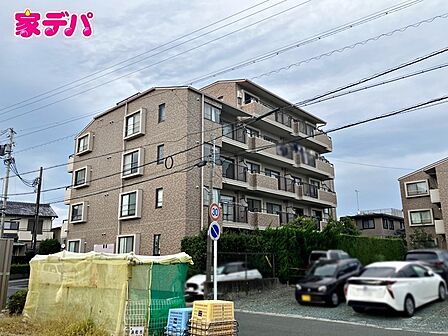 住宅ローンにご不安のあるお客様も、まずはお気軽にご相談ください。お客様に最適な資金計画と金融機関をご案内いたします。ご希望やご状況をお伺いしながら、無理のない返済計画をご提案いたします。 