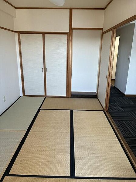 和モダンの落ち着きとお洒落さを兼ね備えた空間で、日常の中にやわらかな雰囲気を感じられます。普段はお子様の遊びスペースやご家族のくつろぎスペースとして多目的に活用できます!