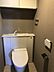 トイレ：【新築時の画像】シャワー付きトイレを備えており、快適にお使いいただけます。清潔に使いやすく、お手入れもしやすい仕様で、毎日気持ちよくお使いいただけます。 