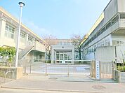 横浜市立本郷台小学校　約500ｍ　住宅街の中にある小学校で通学も安心です。