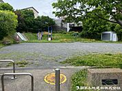 小菅ケ谷四丁目第二公園　約400ｍ　小さなアスレチックのある公園。