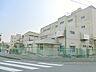 周辺：横浜市立飯島小学校　約700ｍ　学校周辺は歩道があったり車の通行量も少なめなので安心です