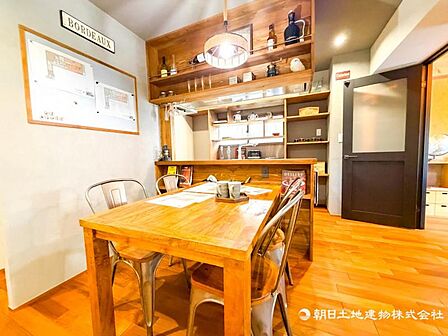 【リビング】家族が食事を楽しんだり、みんなでお話をしたり…しあわせな時間を過ごす大切な空間となります。