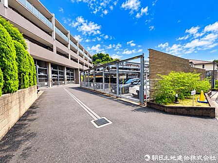 【外観】現地でしか感じられない街並みや周辺環境。ぜひ一度、実際の住環境をご確認ください。