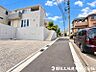 外観：【前面道路】ゆとりある道路幅で車の出し入れもスムーズ。毎日のカーライフを快適にサポートします