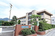 小学校「海田町立海田小学校まで673ｍ」
