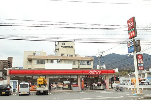 画像17:コンビニ「ポプラ三筋店まで555ｍ」