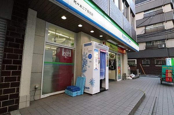 画像23:【コンビニエンスストア】ファミリーマート 代々木二丁目北店まで677ｍ