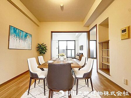 <ダイニング>室内リフォーム済みで全室クロス、フローリング張替え済みです。(家具イメージ)