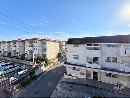 バルコニーからの眺め(南東方向)周辺は住宅が多く、閑静な雰囲気です。