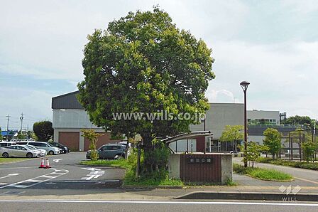 新池公園と尾張旭市新池交流館ふらっとの外観