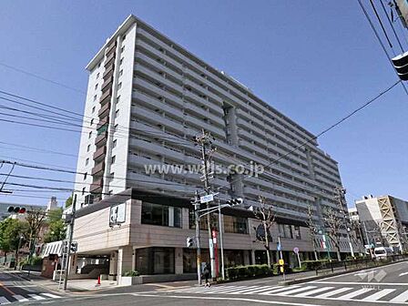 虹ヶ丘マンションの外観(北東側から)