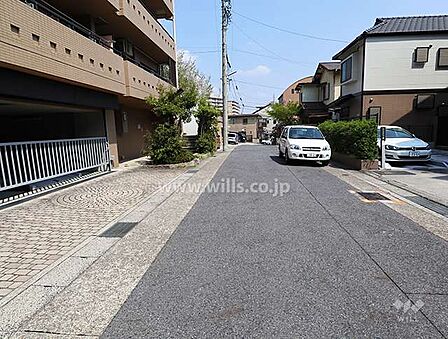 敷地南側の前面道路