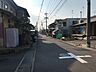 外観：前面道路含む現地写真