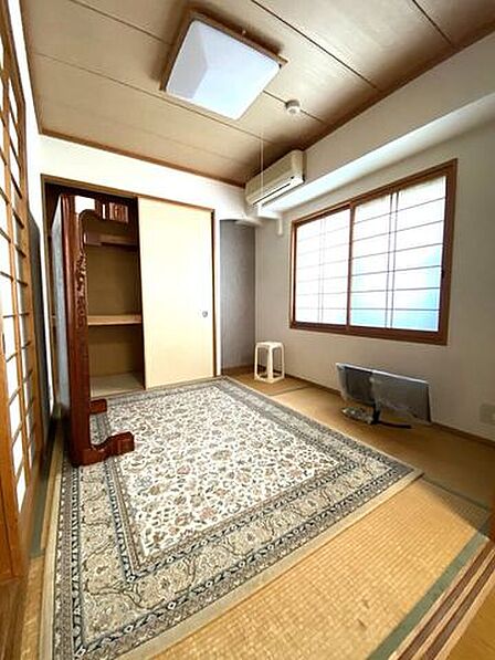 和室は居間や寝室、お昼寝スペースなど、用途に応じて自由に使えます♪やわらかい畳の上なら転んでも怪我をしにくいため、お子様も安全に遊ぶことができます♪