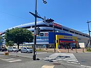 複合モール「ケーズタウン若里まで961m」