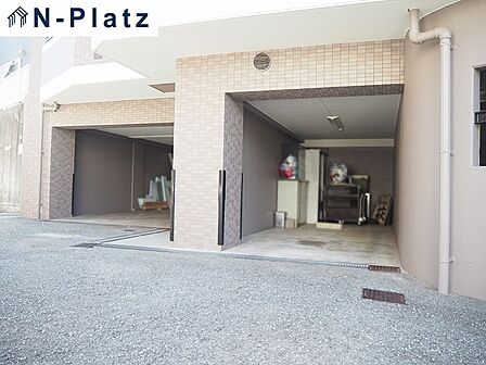 駐車場の空き状況は担当者までお問い合わせください。