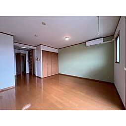 サンマーベラス 302 2階ワンルームのリビング/ダイニング