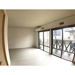 アーバン 101 1階3DKのリビング/ダイニング