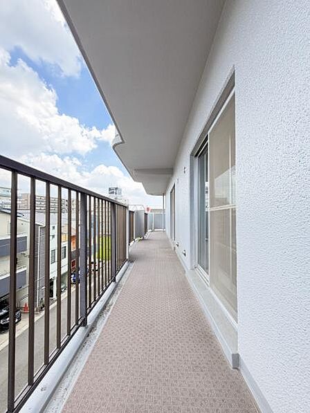 【28.48m2】角部屋ならではの三面引廻しバルコニー