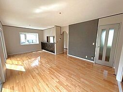 南吉成2丁目 4LDKのリビング/ダイニング