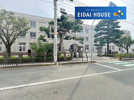 山形市立第一小学校 徒歩12分。 890m
