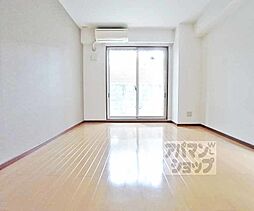 JR山陰本線 嵯峨嵐山駅 徒歩2分の賃貸マンション 1階2LDKのリビング/ダイニング