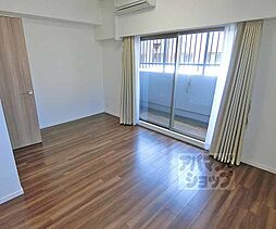 京都地下鉄東西線 御陵駅 徒歩2分の賃貸マンション 5階1LDKのリビング/ダイニング