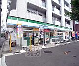 ファミリーマートヤスイカドノ五条店まで110m
