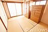 和室：プライベートなお部屋では静かに時を過ごしたい。読書をして、物思いにふける・・そんな安らぎの空間を演出しています。