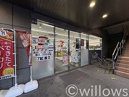 セブンイレブン神田専大通り店 徒歩1分。 80m