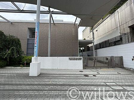 港区立/三田中学校 徒歩22分。 1710m