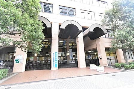 港区立港南中学校 徒歩18分。 1370m