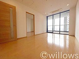 ハイサッシによる明るさと、過ごしやすい真四角な間取りが特徴的。機能性と生活満足度を十分に満たすお部屋をその手に。