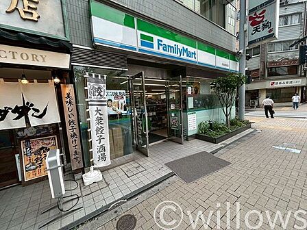 ファミリーマート浜松町駅前店 徒歩7分。 550m