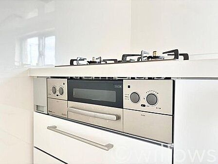 大きなキッチンですので料理をするのがより楽しくなりそう。ぜひご家族に愛のこもった料理を振るまってください!